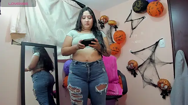 cherrycurvyyy online show from November 7, 2025, 7:18 pm