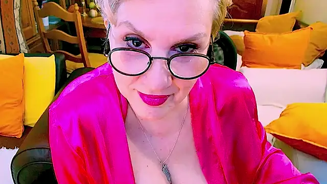 Snapshot of GattonaBiondona chatting on May 12, 2026, 7:49 am GattonaBiondona online show from May 12, 2026, 7:49 am