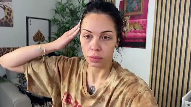 Snapshot of NattyFierros chatting on September 15, 2025, 9:15 pm NattyFierros online show from September 15, 2025, 9:15 pm