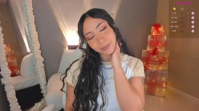 Snapshot of amber_curly chatting on December 16, 2024, 4:38 pm amber curly online show from December 16, 2024, 4:38 pm