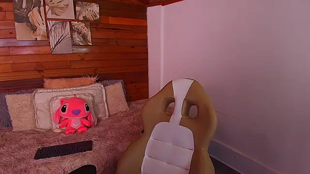 amber curly online show from December 2, 2025, 9:05 pm