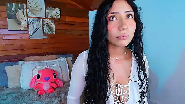 Snapshot of amber_curly chatting on September 19, 2025, 10:25 pm amber curly online show from September 19, 2025, 10:25 pm