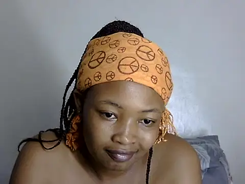 Snapshot of Q_amor2 chatting on February 5, 2025, 10:11 pm Q amor2 online show from February 5, 2025, 10:11 pm