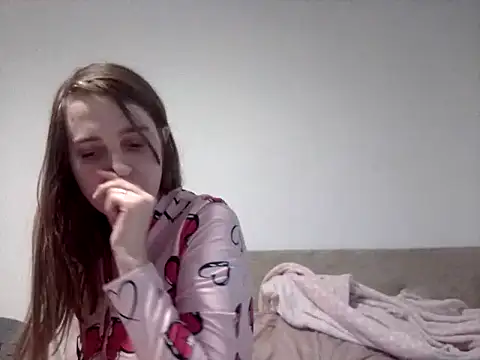 Snapshot of EvieRoseex chatting on April 2, 2026, 6:14 pm EvieRoseex online show from April 2, 2026, 6:14 pm