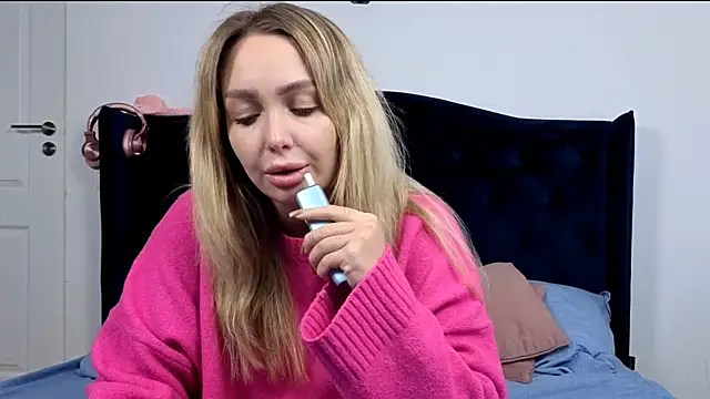 Snapshot of AnnaMaee chatting on November 12, 2025, 7:51 pm AnnaMaee online show from November 12, 2025, 7:51 pm