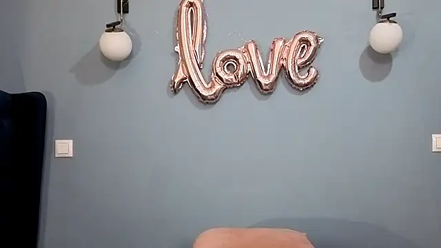 Snapshot of AnnaMaee chatting on March 13, 2025, 11:27 pm AnnaMaee online show from March 13, 2025, 11:27 pm