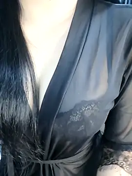 Snapshot of _Linez_ chatting on February 7, 2026, 6:05 pm Linez online show from February 7, 2026, 6:05 pm