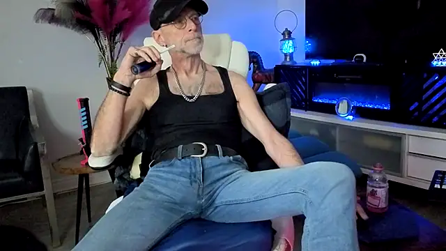 Towndude123 online show from May 31, 2026, 7:14 pm