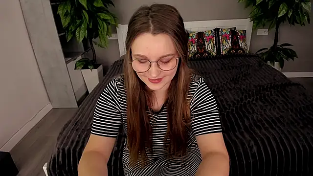 Snapshot of MagicPeachh_ chatting on October 15, 2025, 12:35 pm MagicPeachh online show from October 15, 2025, 12:35 pm