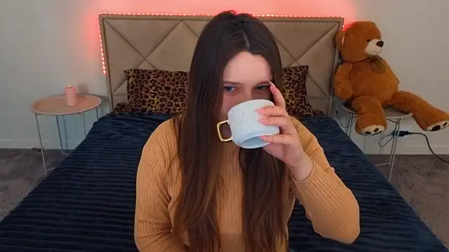 MagicPeachh  online show from April 27, 2026, 5:49 am