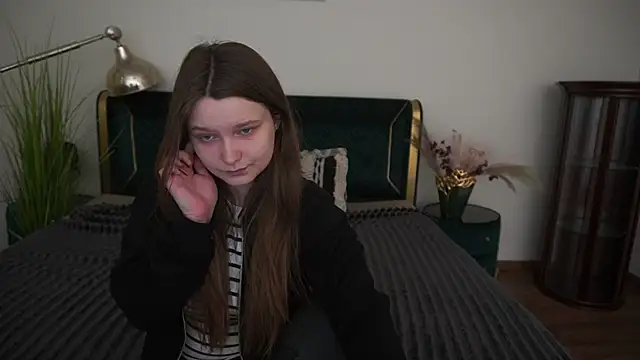 MagicPeachh  online show from June 1, 2026, 6:13 am