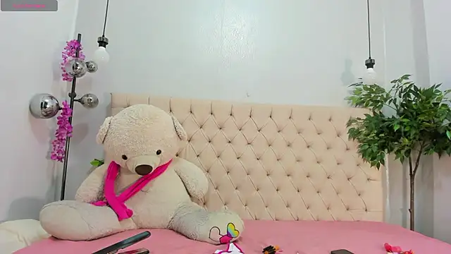 Victoria Coleman online show from November 5, 2025, 7:39 pm