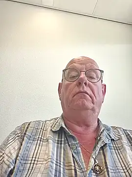 Snapshot of andrejoyfull64 chatting on July 1, 2026, 11:21 am andrejoyfull64 online show from July 1, 2026, 11:21 am