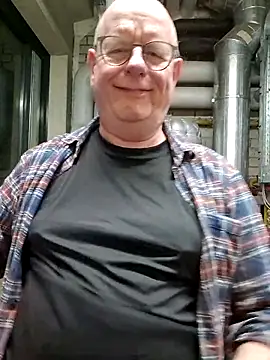 Snapshot of andrejoyfull64 chatting on January 6, 2026, 2:21 pm andrejoyfull64 online show from January 6, 2026, 2:21 pm