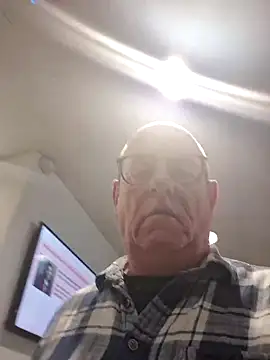 andrejoyfull64 online show from September 30, 2025, 1:17 pm