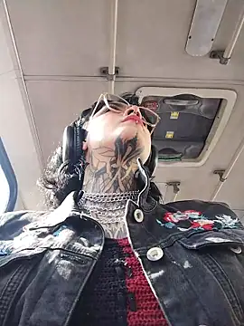 taaylor33 online show from February 27, 2026, 8:19 pm