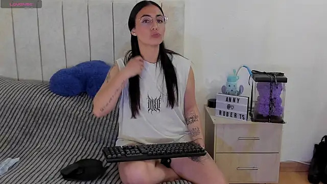 Snapshot of anny_roberts chatting on May 19, 2026, 7:10 pm anny roberts online show from May 19, 2026, 7:10 pm