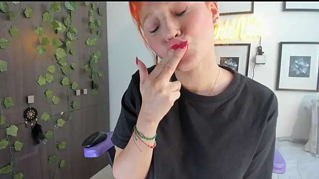 Snapshot of Annie_Velas_ chatting on July 14, 2026, 7:53 pm Annie Velas online show from July 14, 2026, 7:53 pm