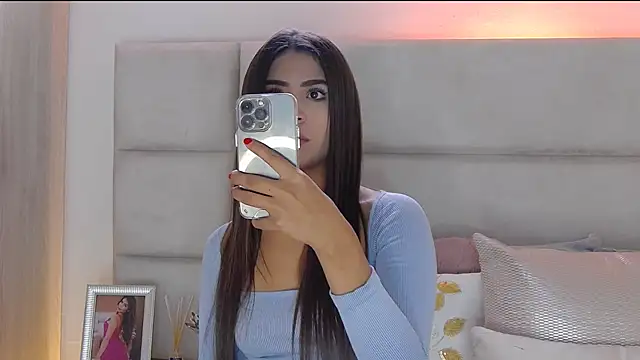 HaileyBaldwin online show from January 11, 2025, 7:27 pm