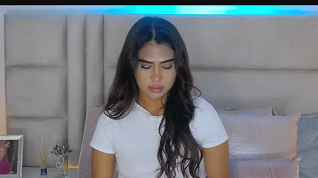 HaileyBaldwin online show from January 25, 2025, 4:56 am