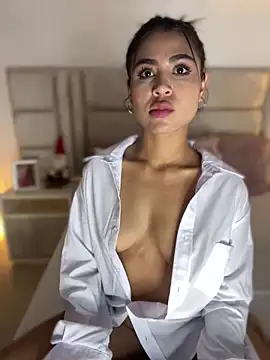 HaileyBaldwin online show from January 6, 2025, 6:14 am