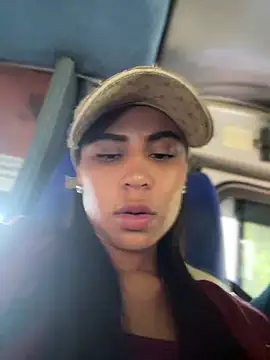 HaileyBaldwin online show from January 19, 2025, 1:22 pm