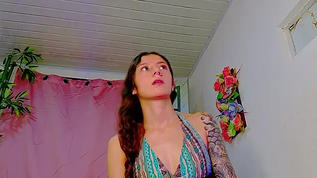 scarlet-jonesx online show from May 13, 2026, 12:28 am