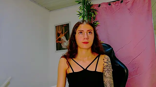 Snapshot of scarlet-jonesx chatting on April 13, 2026, 10:19 am scarlet-jonesx online show from April 13, 2026, 10:19 am