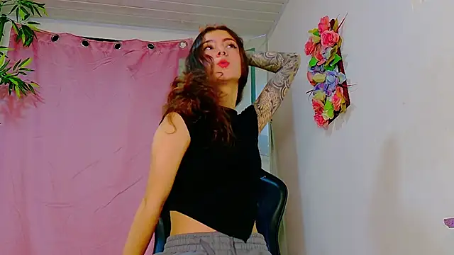 scarlet-jonesx online show from April 30, 2026, 5:47 am