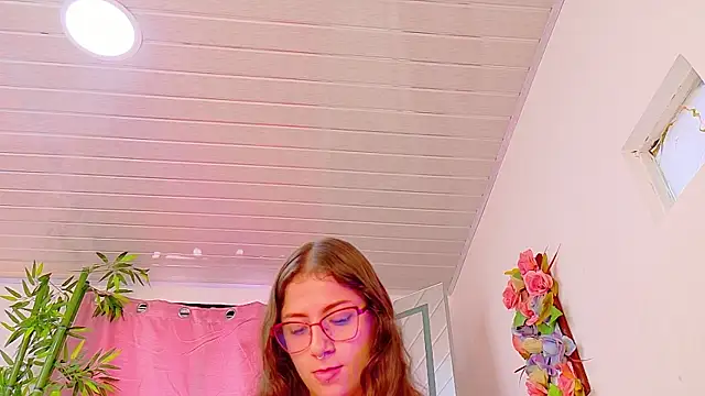 scarlet-jonesx online show from May 27, 2026, 7:54 pm