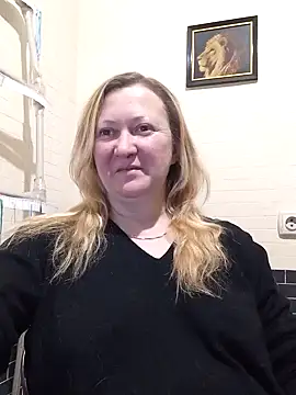 blondyaguar online show from November 14, 2025, 6:33 pm