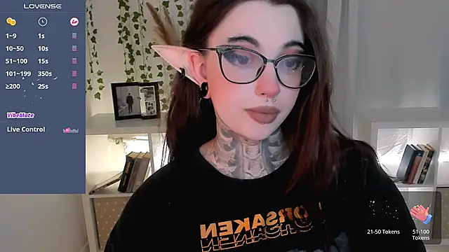 Snapshot of Dixi_Pixi_ chatting on October 17, 2025, 5:44 am Dixi Pixi online show from October 17, 2025, 5:44 am