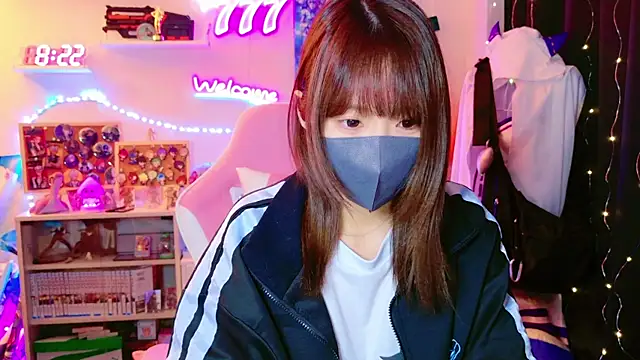 Snapshot of Yui_SubCh chatting on December 18, 2024, 11:24 am Yui SubCh online show from December 18, 2024, 11:24 am