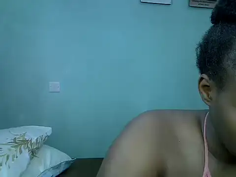 Snapshot of freaky_j_ chatting on February 6, 2025, 9:28 pm freaky j online show from February 6, 2025, 9:28 pm