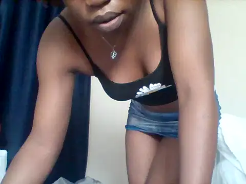 Snapshot of curvy_natallie chatting on October 29, 2025, 8:24 am curvy natallie online show from October 29, 2025, 8:24 am