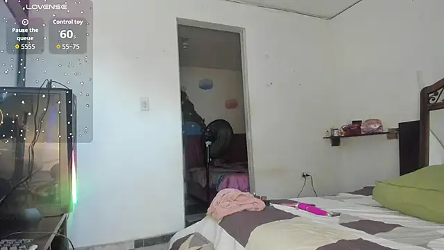 Snapshot of latinaStepmom chatting on October 12, 2025, 2:07 pm latinaStepmom online show from October 12, 2025, 2:07 pm