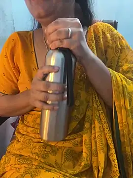 Spicy sari girl online show from May 20, 2026, 1:57 am