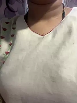 Spicy sari girl online show from May 17, 2026, 1:49 am