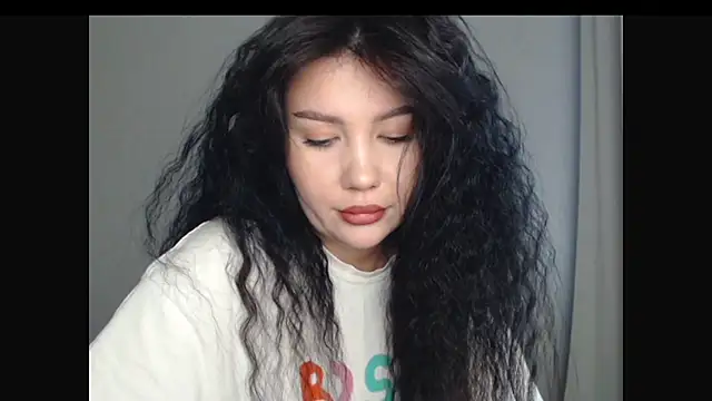 AlexaCruze online show from October 13, 2025, 3:13 pm