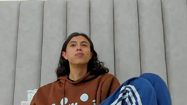 FreyaMoller online show from October 27, 2025, 7:15 pm