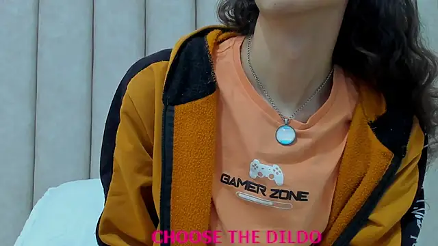 FreyaMoller online show from October 31, 2025, 7:54 pm