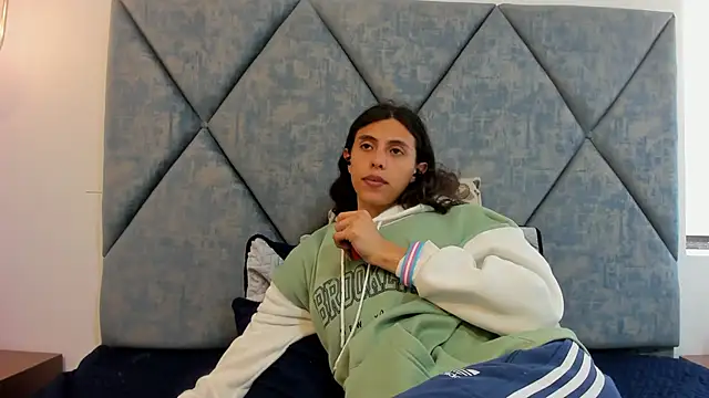 FreyaMoller online show from October 3, 2025, 6:42 pm