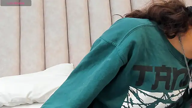 FreyaMoller online show from February 27, 2025, 6:31 pm