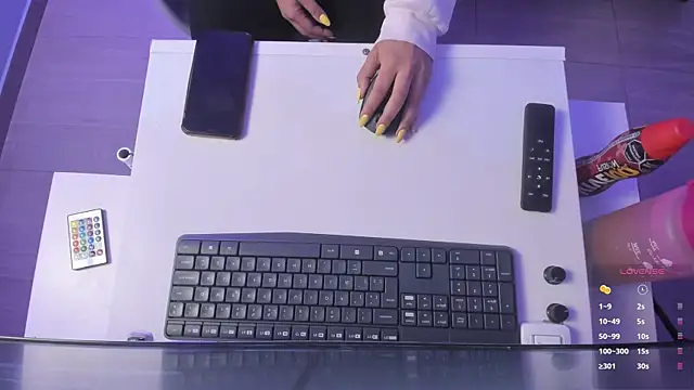 sophie alice  online show from October 4, 2025, 12:39 pm