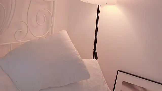Snapshot of Adia_ chatting on February 20, 2025, 4:18 am Adia online show from February 20, 2025, 4:18 am