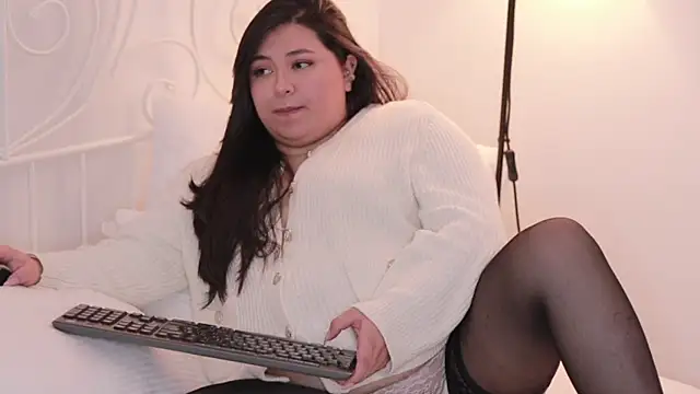 Snapshot of Adia_ chatting on February 14, 2025, 5:41 am Adia online show from February 14, 2025, 5:41 am