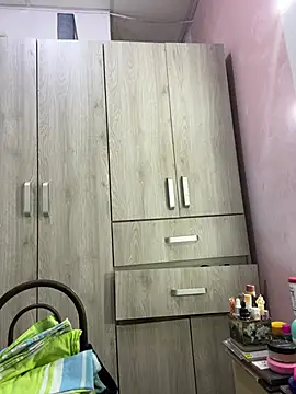 Milk chloe online show from February 4, 2026, 7:20 pm