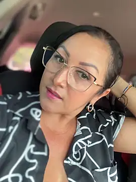 Milk chloe online show from October 11, 2025, 6:53 pm