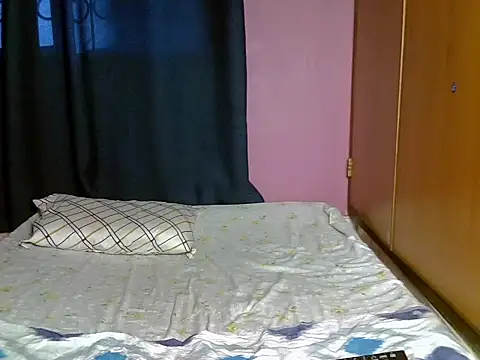 Queen petite  online show from July 2, 2026, 4:40 am
