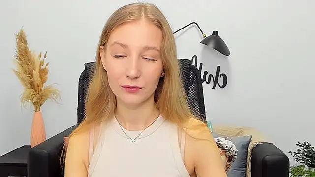 LolaWilsons online show from March 18, 2025, 6:17 am